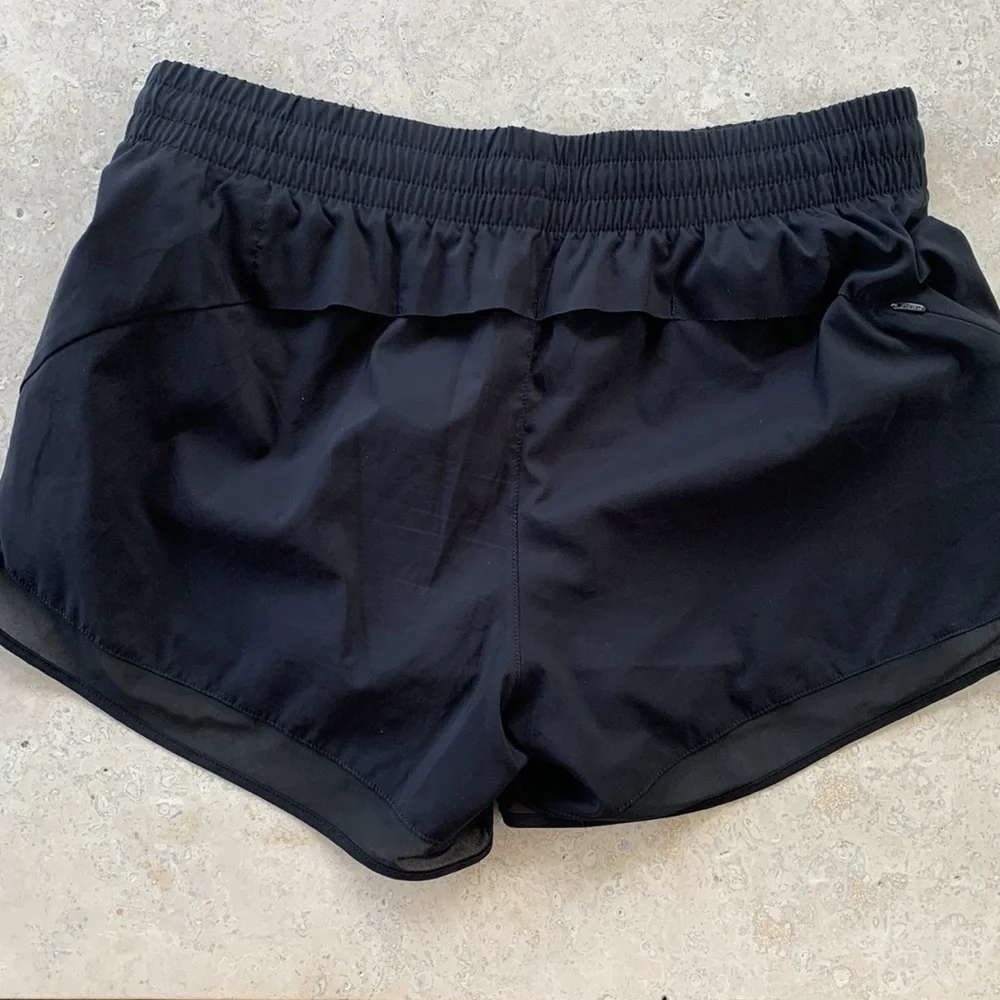 Athleta Mesh Racer Run Short 4” sz M